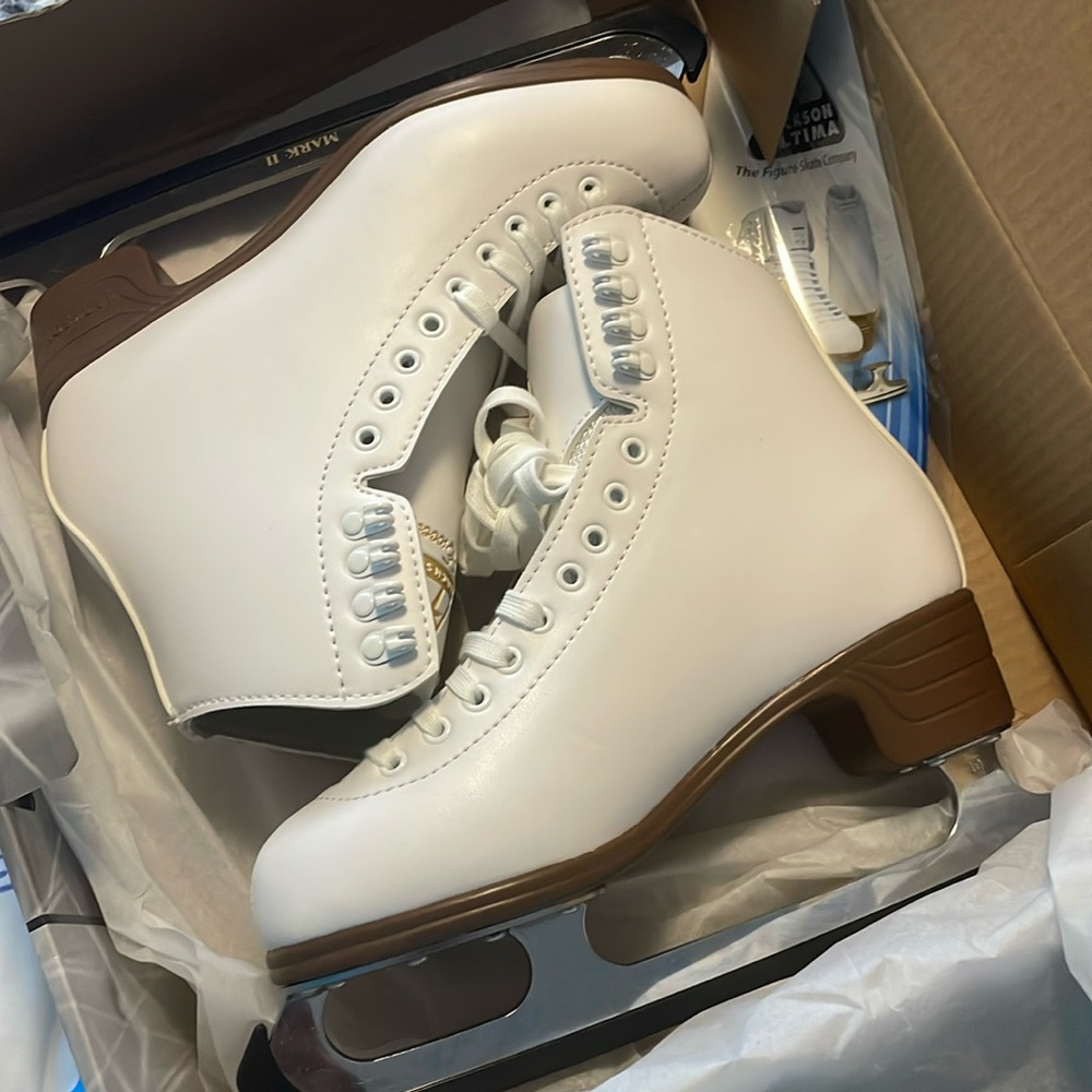 Ice skates! New, never worn. Jackson Ultima Excel skates, blade guards intact.